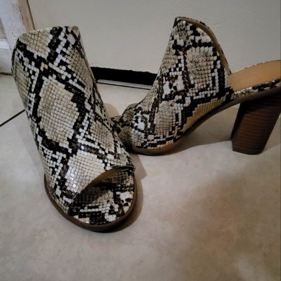 Heels - Picture 3 of 4